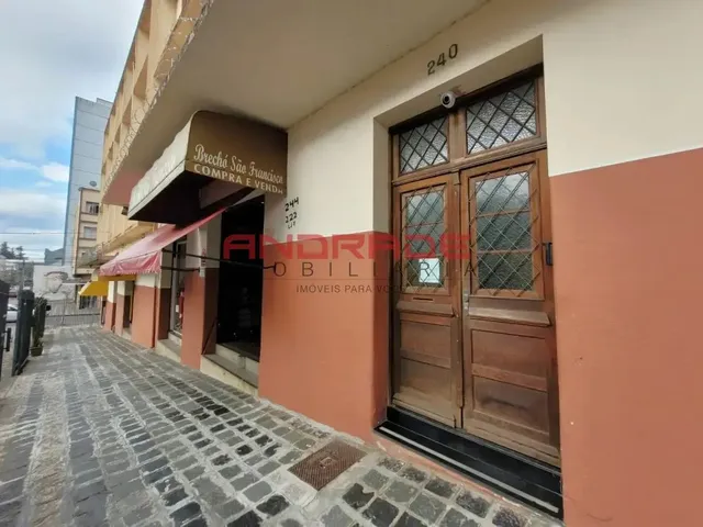 Kitnet 1 quarto e 1 banheiro, à venda, no bairro São Francisco em Curitiba