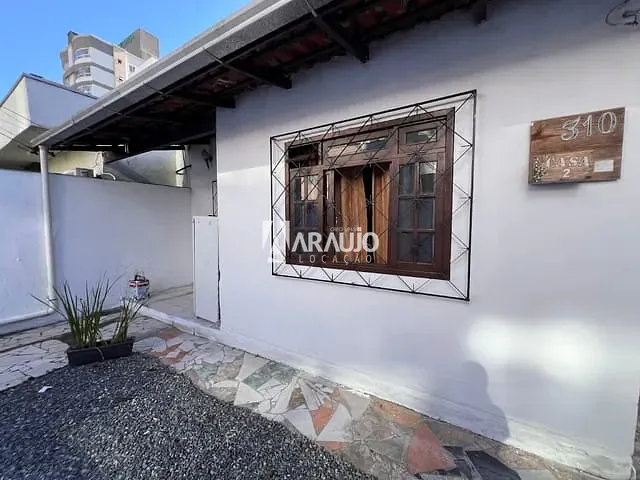 Kitnet 1 quarto e 1 banheiro, para alugar, no bairro São João em Itajaí