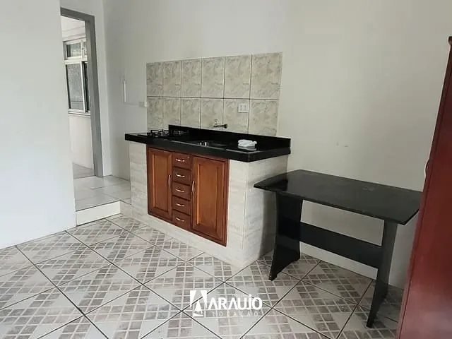 Kitnet com 50m² 1 quarto e 1 banheiro, para alugar, no bairro Centro em Navegantes