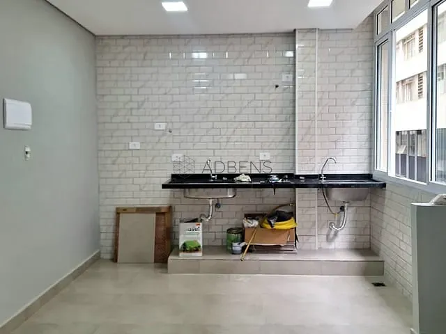 Kitnet 1 quarto e 1 banheiro, à venda ou para alugar, no bairro República em São Paulo