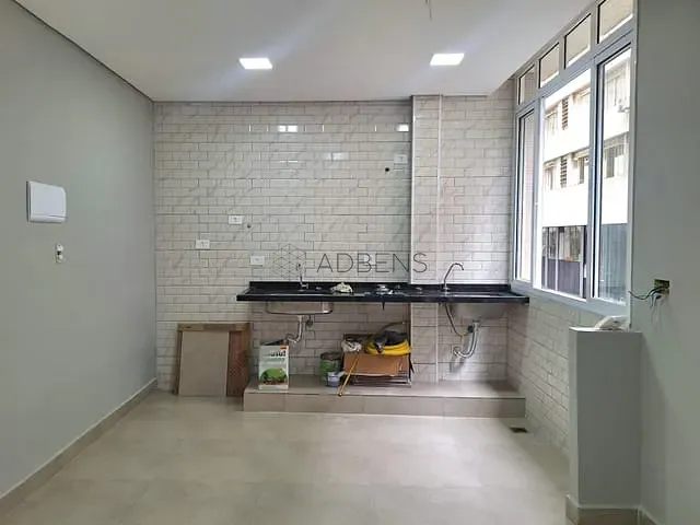 Kitnet 1 quarto e 1 banheiro, à venda ou para alugar, no bairro República em São Paulo