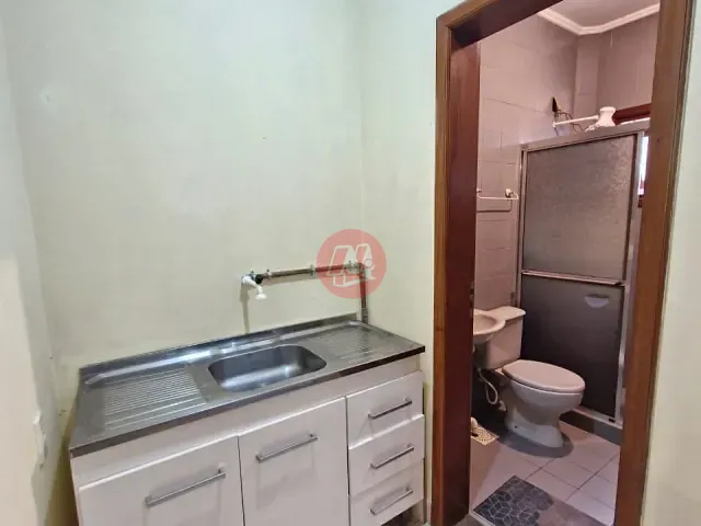 Kitnet para alugar, no bairro Rio Branco em Porto Alegre
