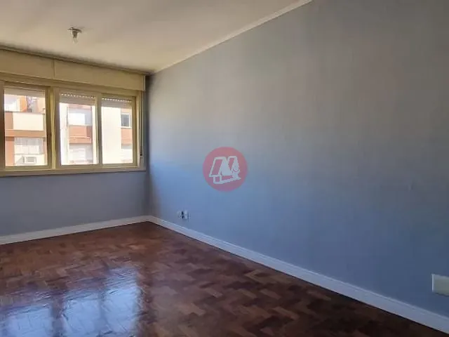 Kitnet 1 quarto e 1 banheiro, à venda, no bairro Petrópolis em Porto Alegre