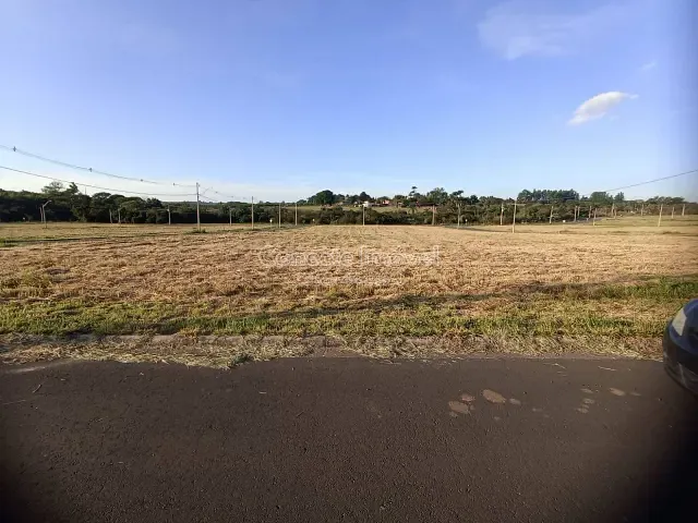 Terreno com 250m², à venda, no bairro Camanducaia Praça e Parque em Holambra