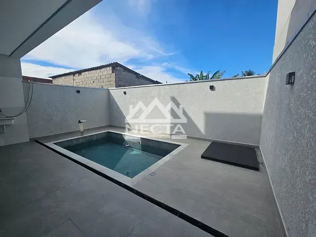 Sobrado com 110m² 2 quartos e 3 banheiros, à venda, no bairro Balneário dos Golfinhos em Caraguatatuba