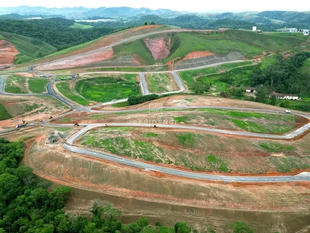 Terreno com 240m², à venda, no bairro Casa de Pedra em Volta Redonda