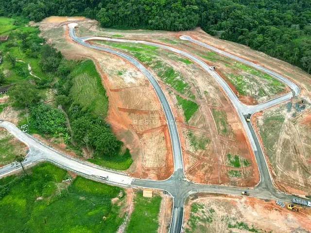 Terreno com 240m², à venda, no bairro Casa de Pedra em Volta Redonda