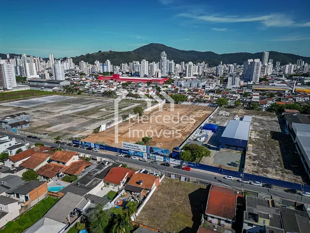 Lançamento 3 quartos e 1 banheiro, disponível, no bairro São João em Itajaí