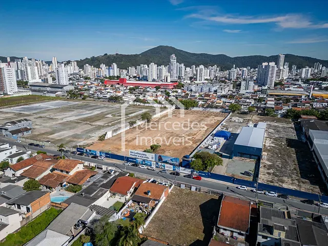 Lançamento 3 quartos e 1 banheiro, disponível, no bairro São João em Itajaí