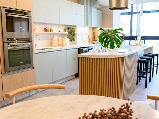 Apartamento 3 quartos e 2 banheiros, à venda, no bairro Campo Comprido em Curitiba