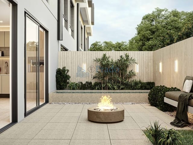 Sobrado com 203m² 3 quartos e 3 banheiros, à venda, no bairro Campo Comprido em Curitiba