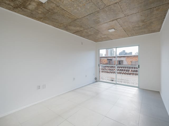 Loft com 35m² 1 quarto e 1 banheiro, para alugar, no bairro Centro em Pelotas