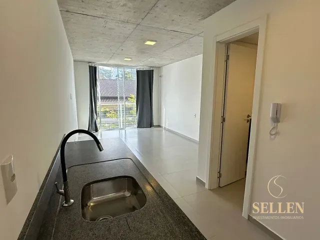 Loft 1 quarto e 1 banheiro, para alugar, no bairro Centro em Balneário Camboriú