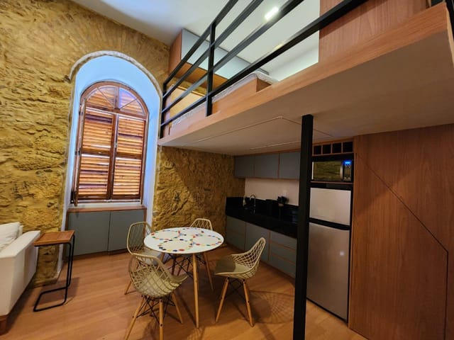 Loft 1 quarto e 1 banheiro, para alugar, no bairro Centro em Petrópolis