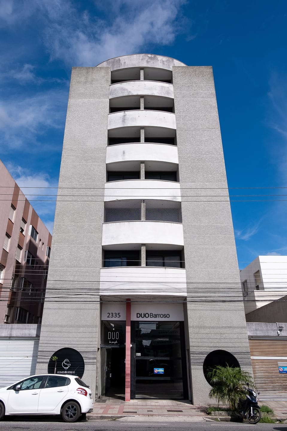 Loft disponível para aluguel no centro de Pelotas RS, com ótima localização, praticidade e conforto em ambiente moderno e funcional.