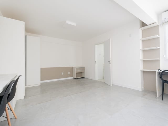 Loft 1 quarto e 1 banheiro, para alugar, no bairro Centro em Pelotas