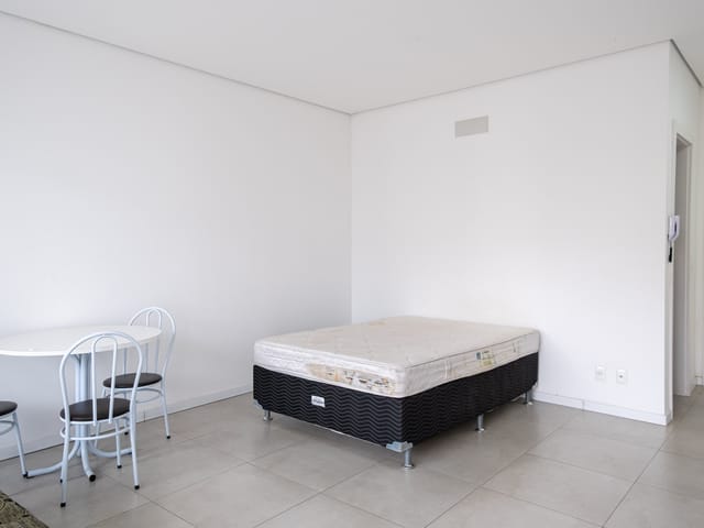 Loft 1 quarto e 1 banheiro, à venda ou para alugar, no bairro Centro em Pelotas