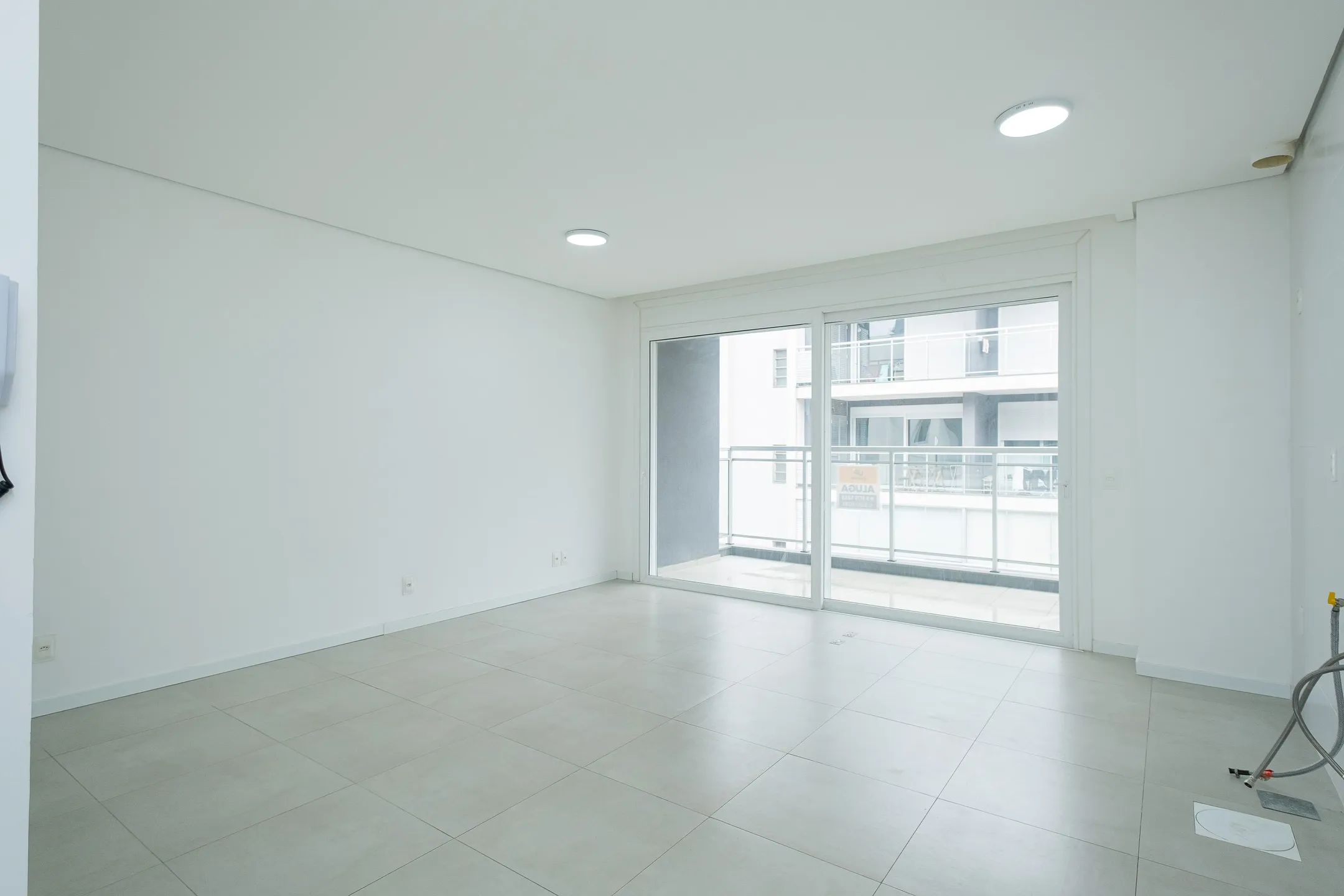 Loft para Locação no Centro de Pelotas RS, em Processo de Desocupação, com Excelente Localização, Praticidade, Conforto e Bom Aproveitamento