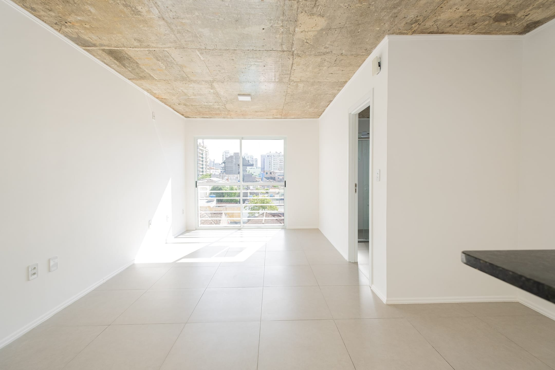 Loft disponível para locação no Centro de Pelotas RS com ambiente moderno, prático e bem localizado, próximo a comércios, serviços e transporte público 2