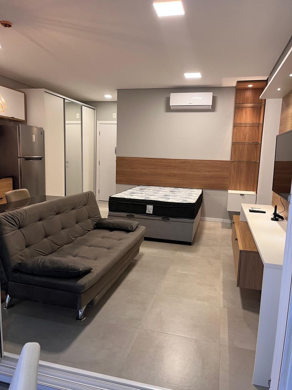 Loft mobiliado no Centro de Pelotas com 45m², 1 dormitório, ar-condicionado, armários, churrasqueira e vaga. Ideal para quem busca praticidade e estilo! 3