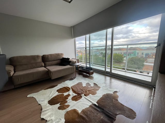 Foto do Loft - Loft moderno à venda no Centro de Pelotas, 48m², 1 quarto, com sacada, ar-condicionado, armários planejados. Condomínio seguro com elevador e portaria 24h. | UP Imóveis