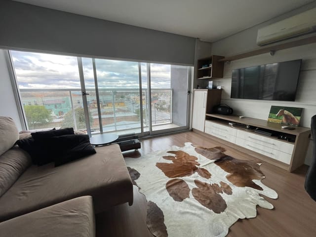 Foto do Loft - Loft moderno à venda no Centro de Pelotas, 48m², 1 quarto, com sacada, ar-condicionado, armários planejados. Condomínio seguro com elevador e portaria 24h. | UP Imóveis