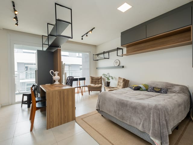 Foto do Loft - Loft mobiliado disponível para locação no Studio Xavante, com vaga de garagem coberta e toda a praticidade de um espaço moderno, funcional e pronto para morar. | UP Imóveis