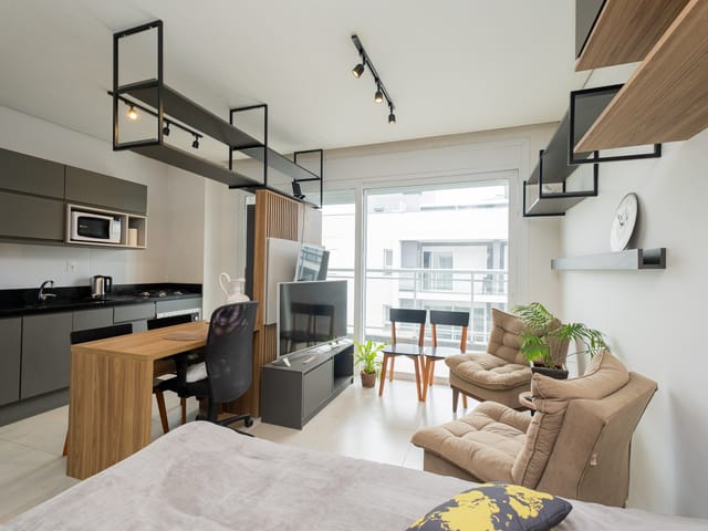 Foto do Loft - Loft mobiliado disponível para locação no Studio Xavante, com vaga de garagem coberta e toda a praticidade de um espaço moderno, funcional e pronto para morar. | UP Imóveis