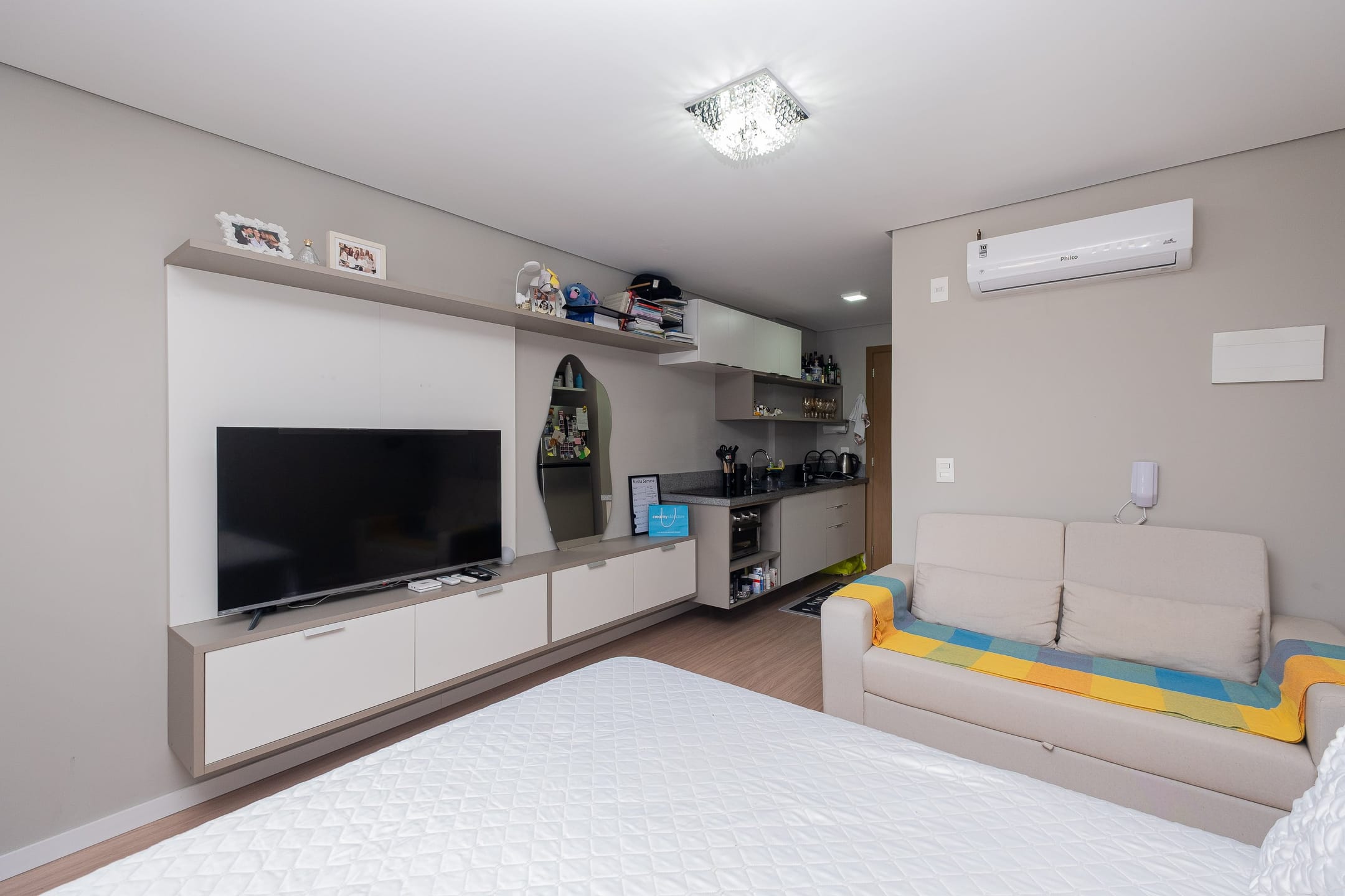 Loft à venda no Inn, Parque Una - com 34 m², 1 quarto, móveis planejados, sacada e condomínio completo.