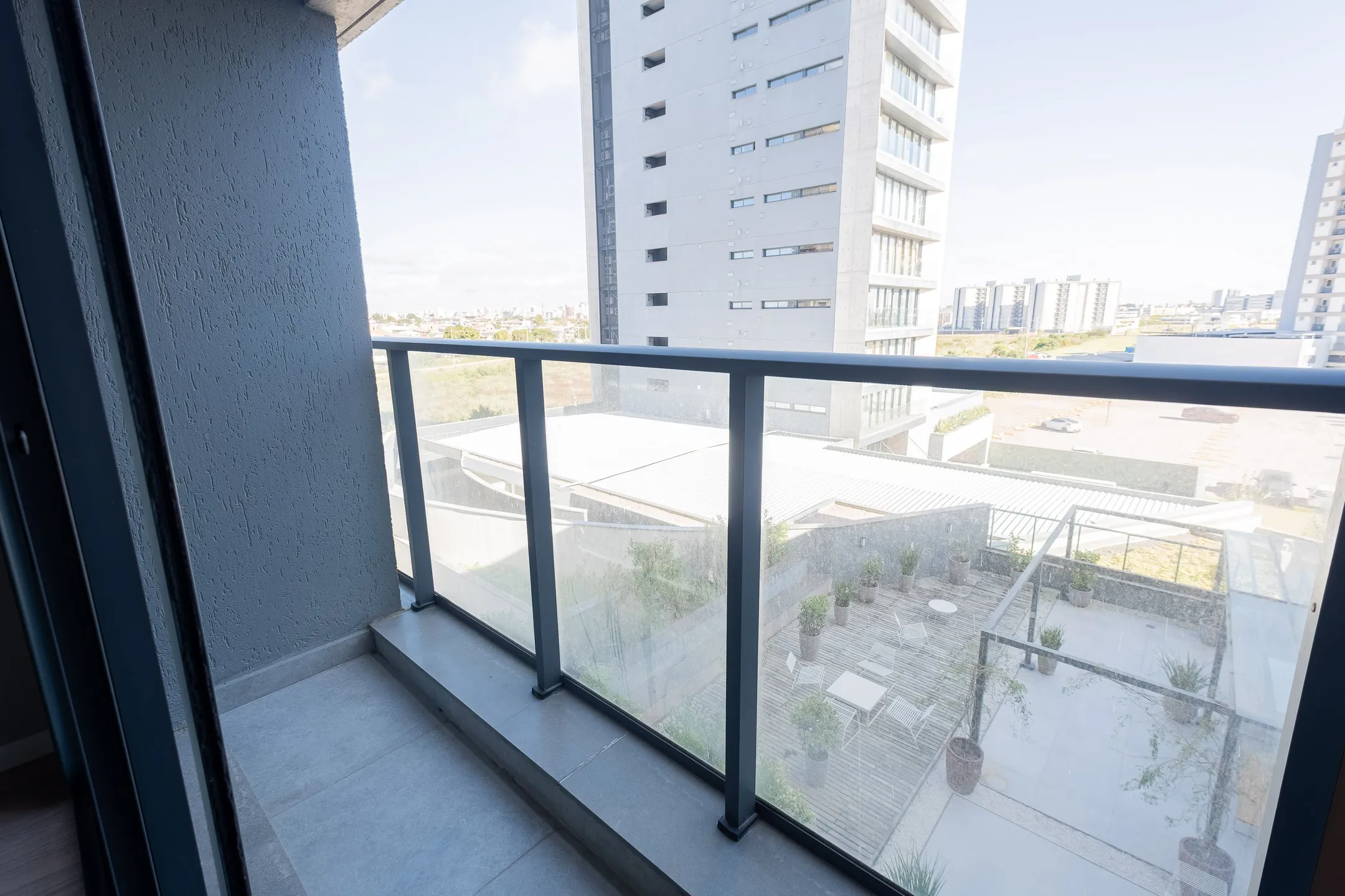 Apartamento à venda no Inn, Parque Una - 35 m², 1 quarto, piso laminado, andar alto com sacada e face norte. - 10
