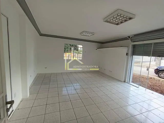 Loja com 30m², para alugar, no bairro Xaxim em Curitiba