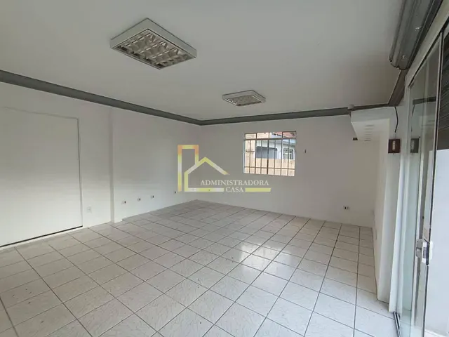 Loja com 30m², para alugar, no bairro Xaxim em Curitiba