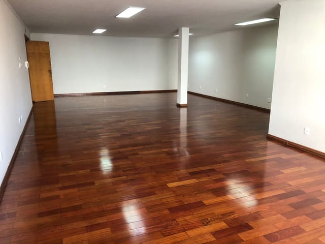 Sala com 113m², para alugar, no bairro Centro em Pouso Alegre