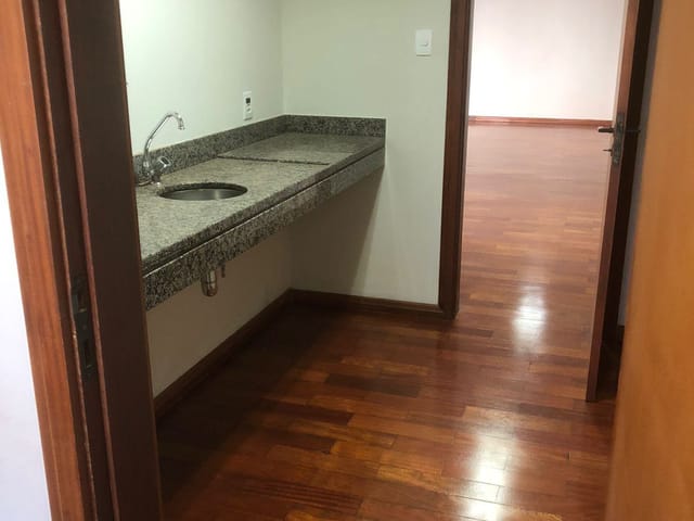 Sala com 113m², para alugar, no bairro Centro em Pouso Alegre