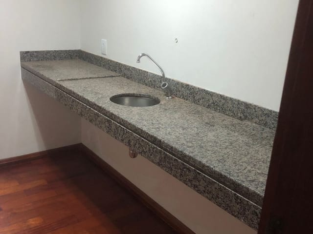Sala com 113m², para alugar, no bairro Centro em Pouso Alegre