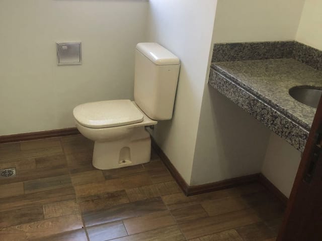 Sala com 113m², para alugar, no bairro Centro em Pouso Alegre