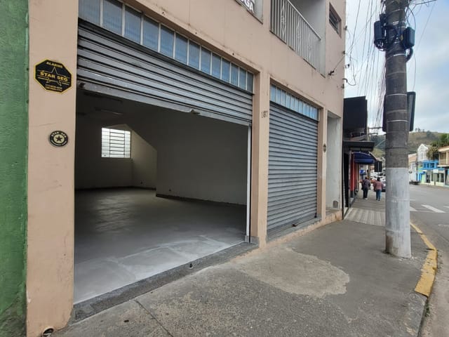Foto do Loja - Ponto Comercial para locação no Centro | Piracaia SP | Salão com 180 M² | 2 banheiros e cozinha | Excelente Oportunidade | | Boa Vista Imóveis