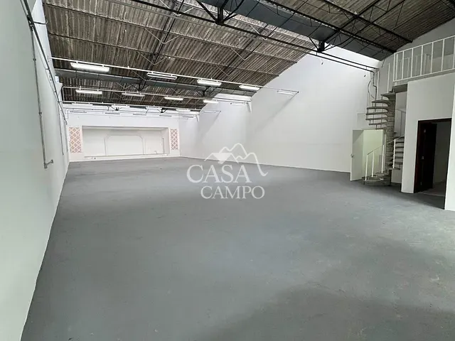 Prédio com 650m², para alugar, no bairro Centro em Itu