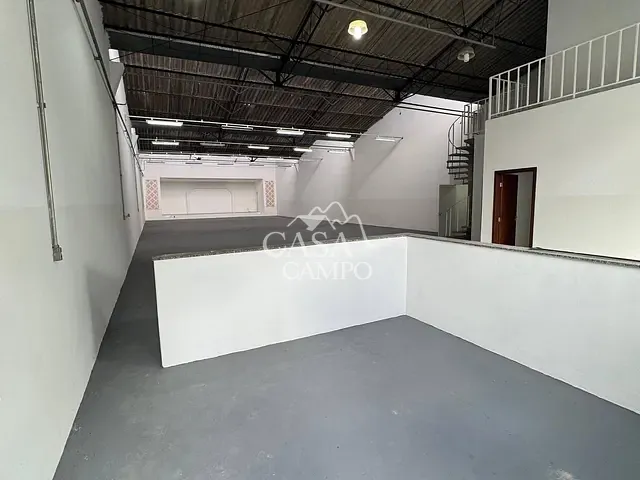 Prédio com 650m², para alugar, no bairro Centro em Itu