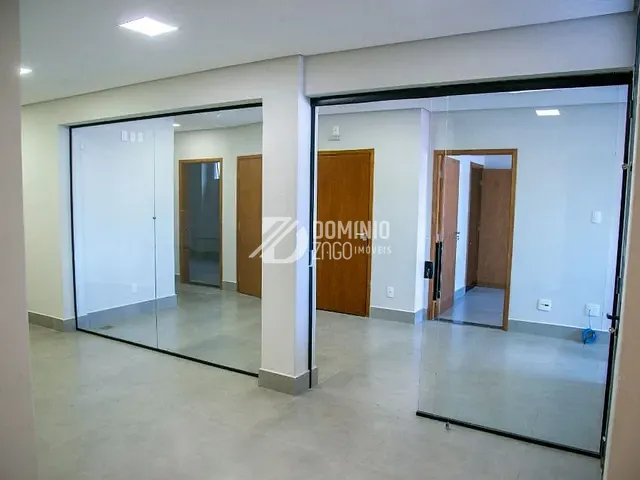 Conjunto comercial com 341m², para alugar, no bairro São Benedito em Uberaba