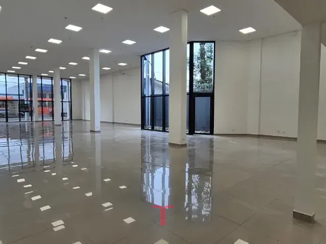 Loja com 500m², para alugar, no bairro Capão Raso em Curitiba