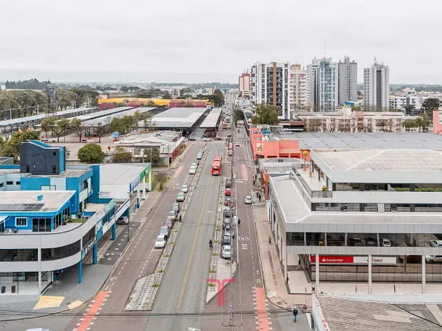 Loja com 500m², para alugar, no bairro Capão Raso em Curitiba
