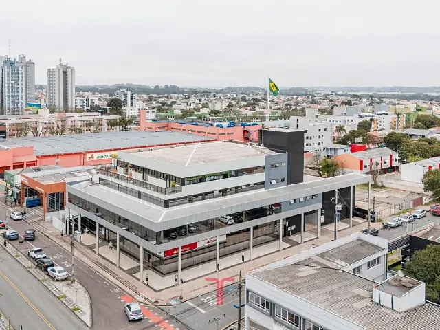 Loja com 500m², para alugar, no bairro Capão Raso em Curitiba