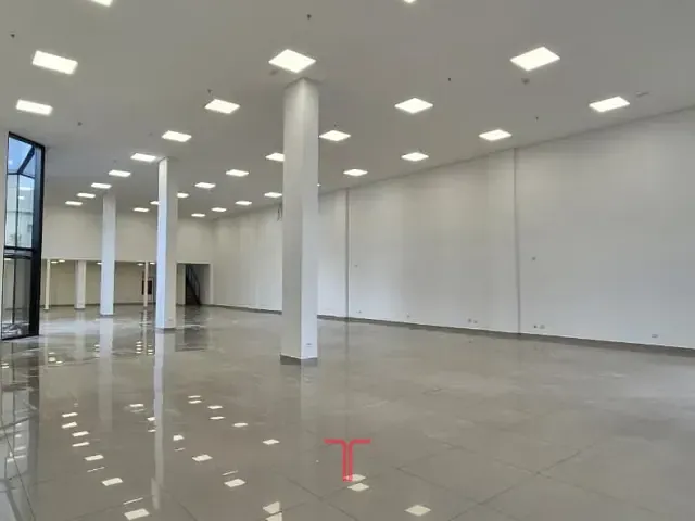 Loja com 500m², para alugar, no bairro Capão Raso em Curitiba
