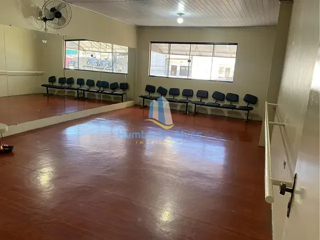 Loja à venda ou para alugar, no bairro Brasil em Vitória da Conquista