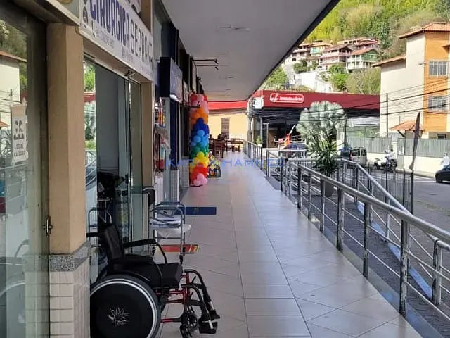 Loja com 30m², para alugar, no bairro Corrêas em Petrópolis