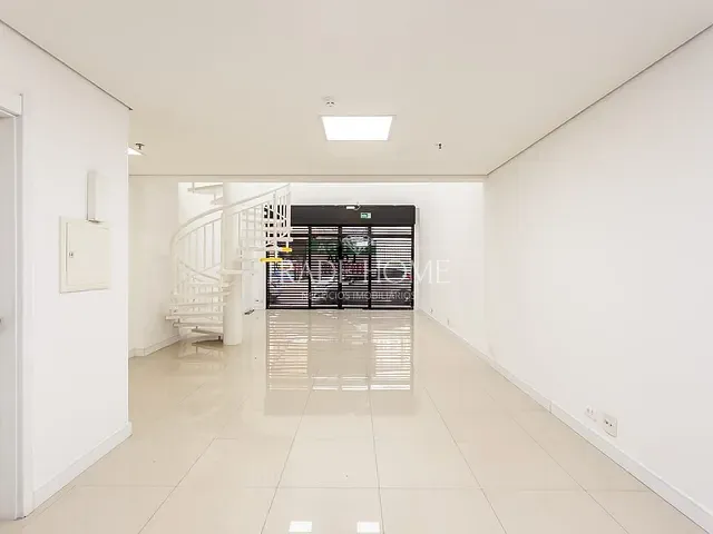 Loja com 87m², à venda, no bairro Centro em Curitiba