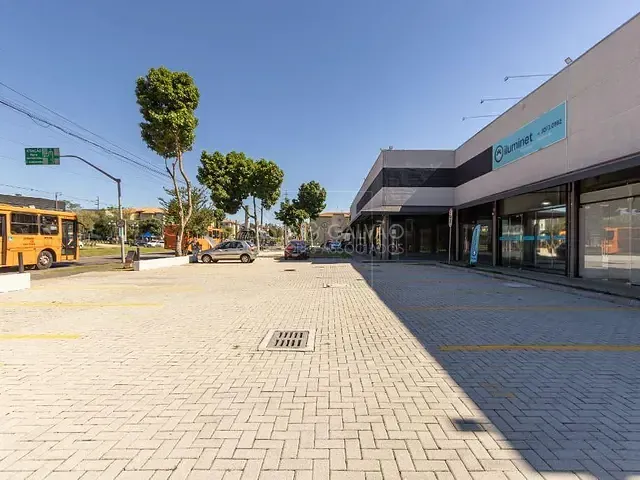 Loja com 351m², para alugar, no bairro Sítio Cercado em Curitiba