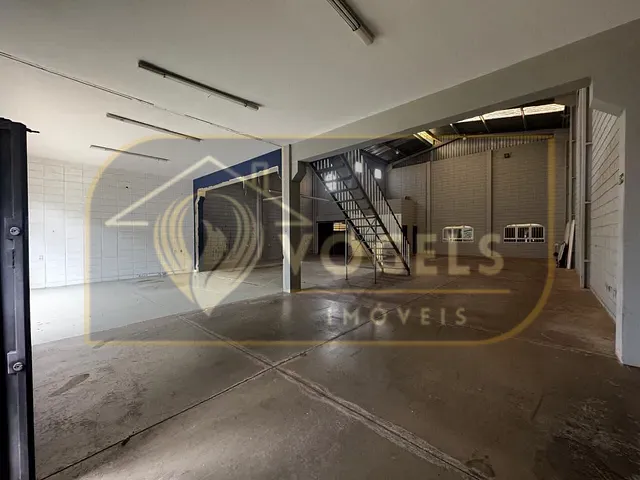 Galpão / Barracão com 360m², para alugar, no bairro Centro em Holambra