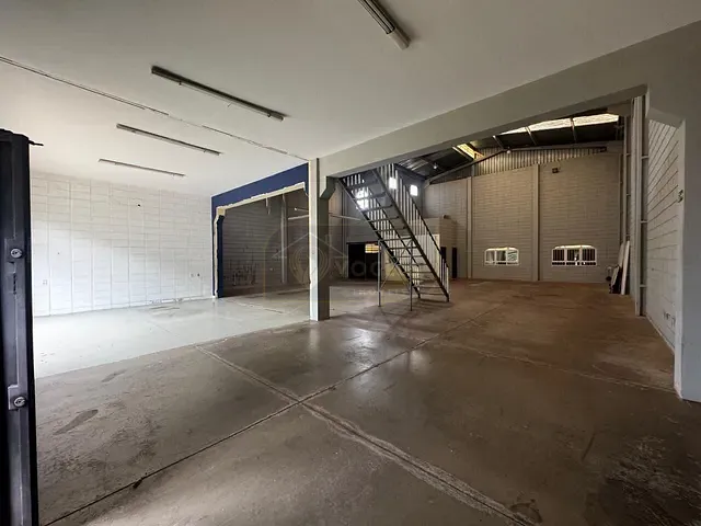 Galpão / Barracão com 360m², para alugar, no bairro Centro em Holambra